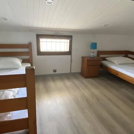 Вилла Familiale 2/3 Pieces Avec Climatisation Et Parking, Proche - Fr-1-782-83